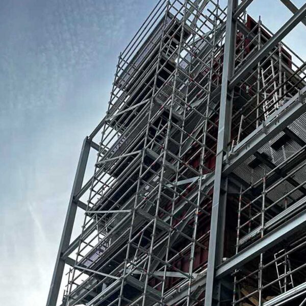 Echafaudages industriels sur mesure pour l'industrie et le tertiaire.