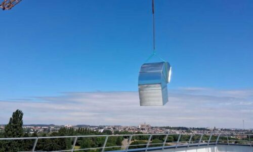 Chantier ventilation : grutage d&rsquo;une gaine d&rsquo;aération